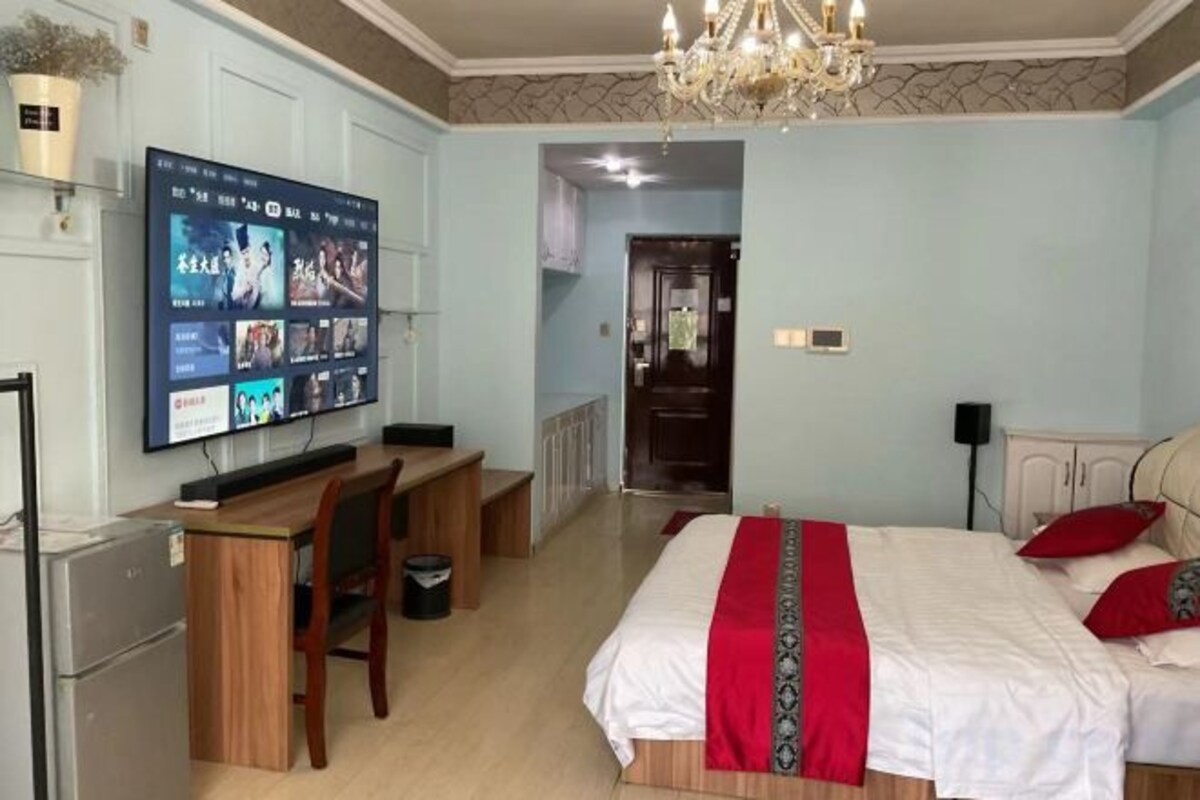 Delightful Ultra Large Screen Audio-Visual Room