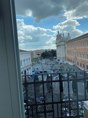 デラックス 4 人部屋 バルコニー シティビュー | 部屋からの景観