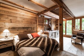 4 bedrooms, WiFi, bed sheets