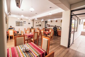 Free daily buffet breakfast - Inkas Peru Hostal (Cusco)