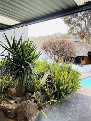 4-bedroom house in fabulous Johannesburg South with free WiFi, fitness room