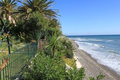 Adosado junto al Mar