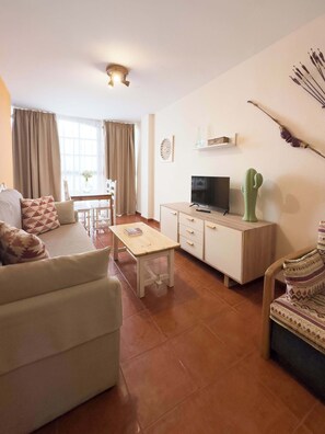 TV - Cristamar Center and Beach Apartment 2B (Estepona)