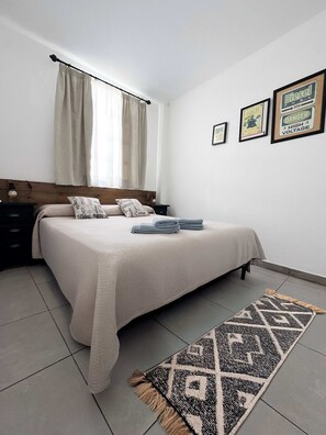 1 bedroom, iron/ironing board, WiFi, bed sheets - Cristamar Center and Beach Apartment 3A (Estepona)