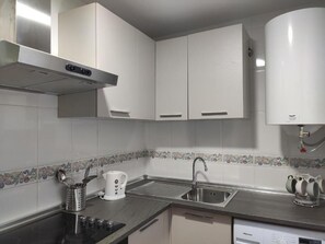Fridge, microwave, oven, coffee/tea maker