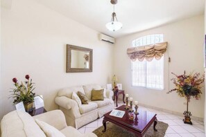 Living area - Exclusive Residence in Buganvilias Comfortable Invoice
 (Hermosillo)