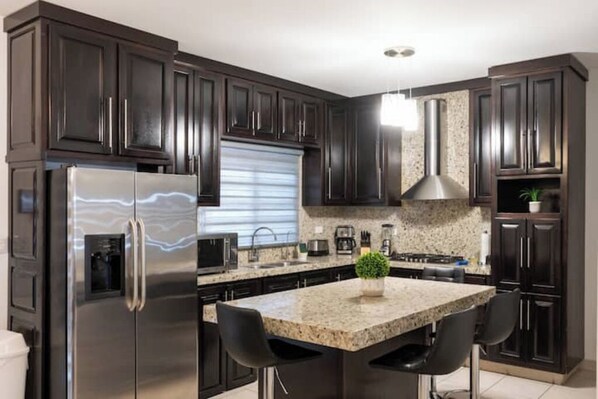 Cookware/dishes/utensils - Las Provincias 8 Commodia and Elegante invoice

 (Hermosillo)