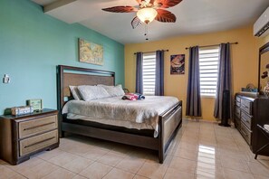 7 Schlafzimmer, Bügeleisen/Bügelbrett, Reisekinderbett, WLAN