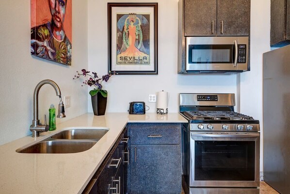 Fridge, microwave, oven, stovetop