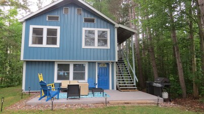 Ruthie's Cottage
Charming 3-bedroom cottage with WiFi in Barbeau. 20 m Sault, Mi