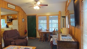 Smart TV - Ruthie's Cottage
Charming 3-bedroom cottage with WiFi in Barbeau. 20 m Sault, Mi (Barbeau)