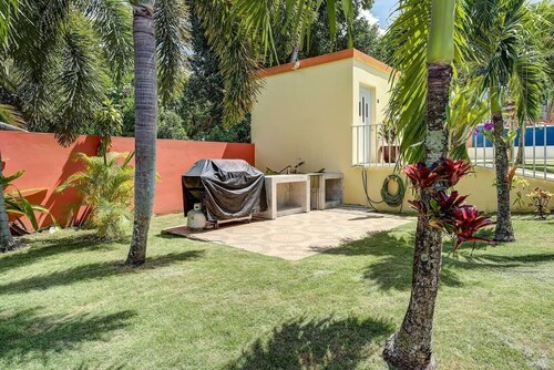 Tropical Oasis Retreat & Infiniti Pool