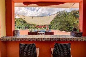 Terrace/patio - Tropical Oasis Retreat & Infiniti Pool (Luquillo)