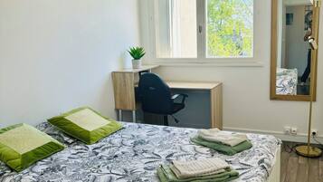 3 habitaciones, tabla de planchar con plancha, wifi y ropa de cama