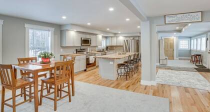 Modern Renovated Farmhouse • Peaceful Winter Stay