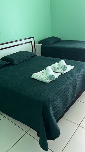 Desk, laptop workspace, free WiFi - Hotel Legal Capanema (Capanema)