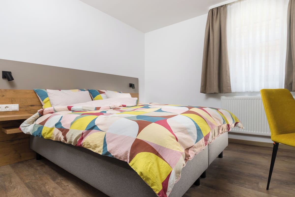 1 bedroom, desk, laptop workspace, free WiFi