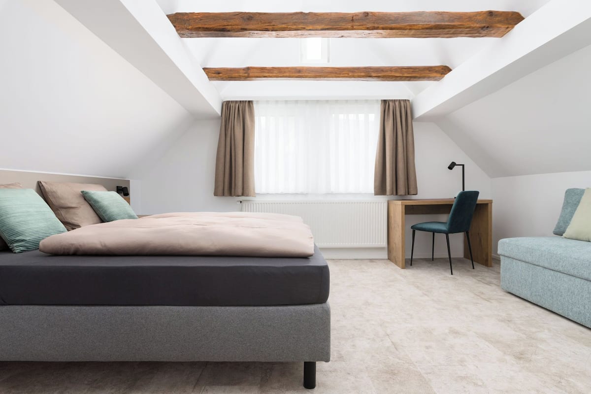1 bedroom, desk, laptop workspace, free WiFi