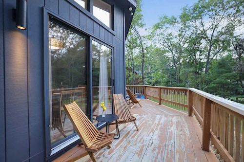 Charming Poconos Retreat | Minutes to Jim Thorpe