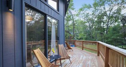 Charming Poconos Retreat | Minutes to Jim Thorpe