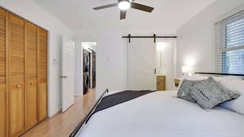 3 chambres, fer et planche à repasser, Wi-Fi, draps fournis