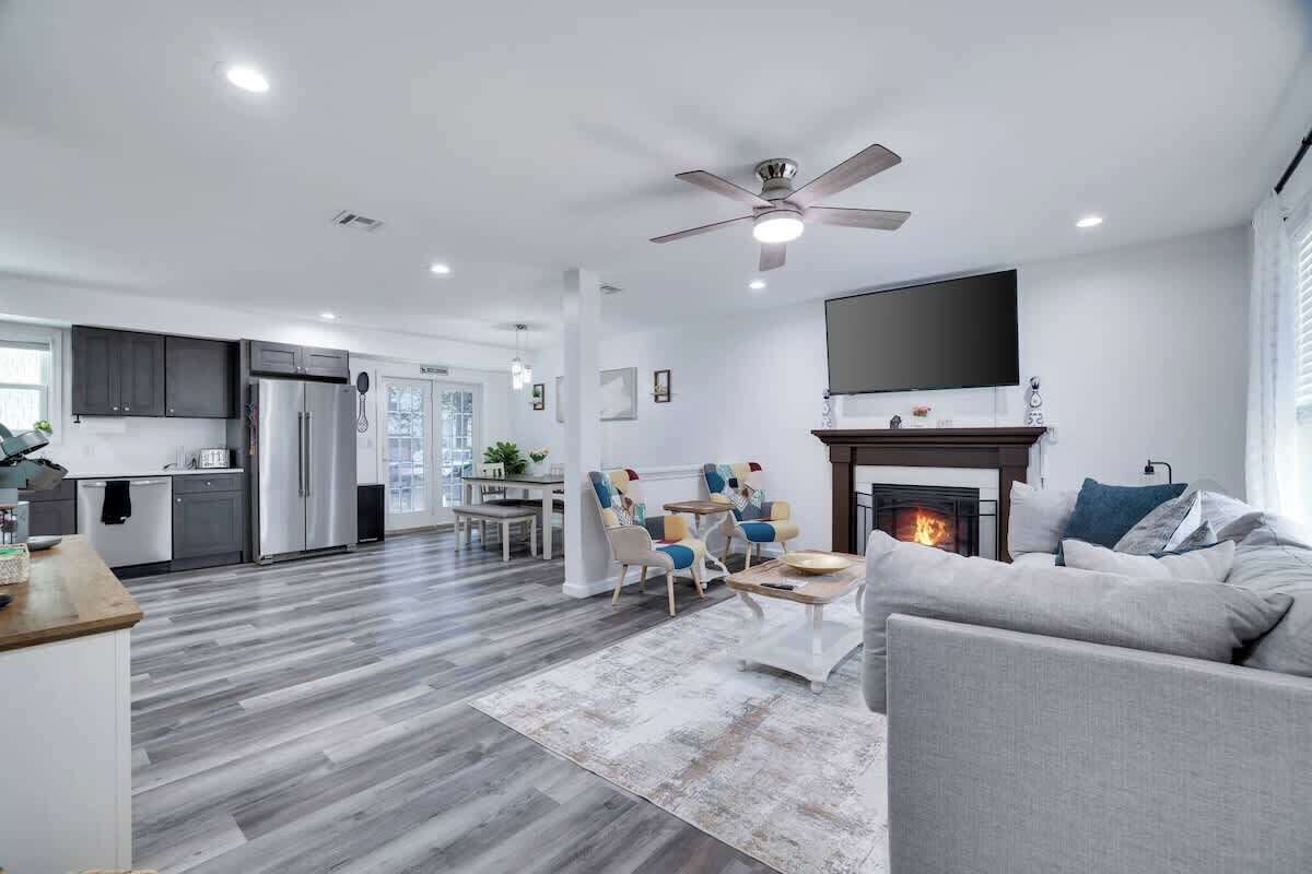 TV, fireplace, offices