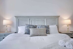 5 habitaciones, tabla de planchar con plancha, wifi y ropa de cama