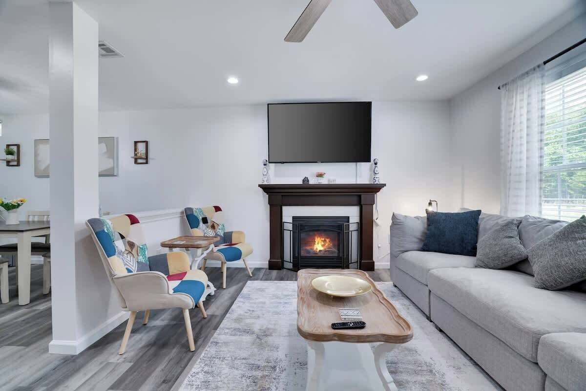 TV, fireplace, offices