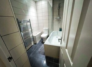 Hårføner, håndklær, såpe og sjampo