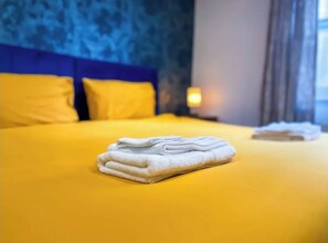 2 Schlafzimmer, Schreibtisch, Bügeleisen/Bügelbrett, Reisekinderbett