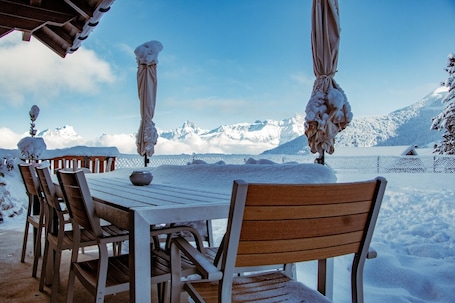 Outdoor dining. Sweet & Cosy Chalet in the heart of the Swiss Alps