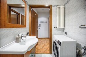 Bruser, gratis toiletartikler, hårtørrer, bidet