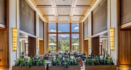Riverfront Resort: pool, spa, athletic center