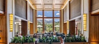 Riverfront Resort: pool, spa, athletic center