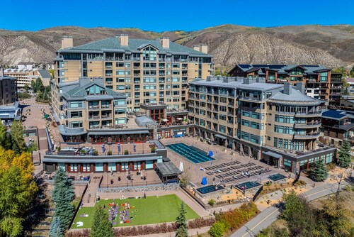 Lux resort, ski-in/out gondola to Beaver Creek