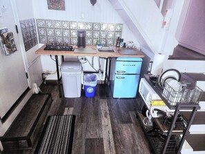 Fridge, microwave, stovetop, coffee/tea maker