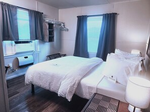 1 habitación, tabla de planchar con plancha, wifi gratis y ropa de cama