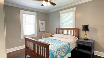 3 dormitoris, escriptori, planxa i posts de planxar i wifi gratuïta