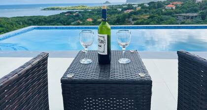 The Luxury Escape - Peaceful & Charming 3-bedroom villa w/ sea view