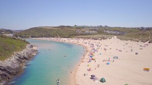 Beach - 9 Beachview - apartment in Crantock sleeps 4 guests  in 2 bedrooms (Newquay,)