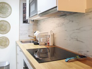 Kjøleskap, mikrobølgeovn, ovn og oppvaskmaskin