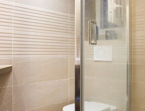 Hair dryer, towels - bright studio with balcony, quiet location (Paris)