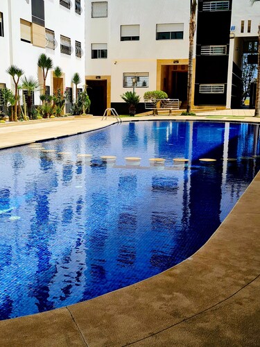 Luxueux Appart-piscine Près de Laéroport de Rabat, Tram et Gare à Proximité