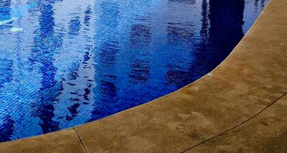Luxueux Appart-piscine Près de Laéroport de Rabat, Tram et Gare à Proximité