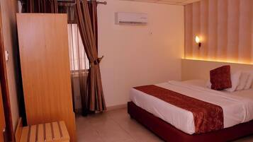 Økonomirom, balkong, byutsikt | Skrivebord, skrivebord for bærbar PC og wi-fi (inkludert)