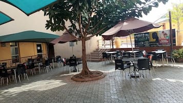 Bar en la alberca