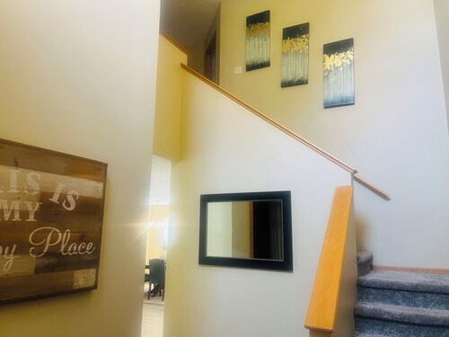 Attractive 3bedroom townhome in very desired  S.East Lincoln neighborhood 🏠 ☺️