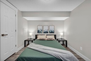 2 bedrooms, iron/ironing board, travel cot, WiFi - Home Base for Winter Ski Adventure & Salt Lake City Events (Sandy)