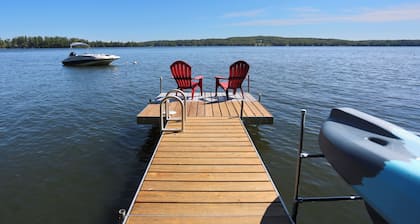 Charming 2BR Lakefront Cottage on Serene Cobbossee w/ Kayaks, A/C