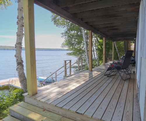Charming 2BR Lakefront Cottage on Serene Cobbossee w/ Kayaks, A/C
